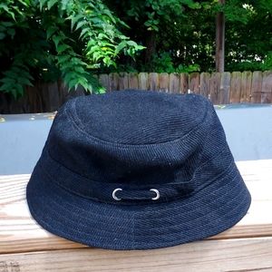 August Hat